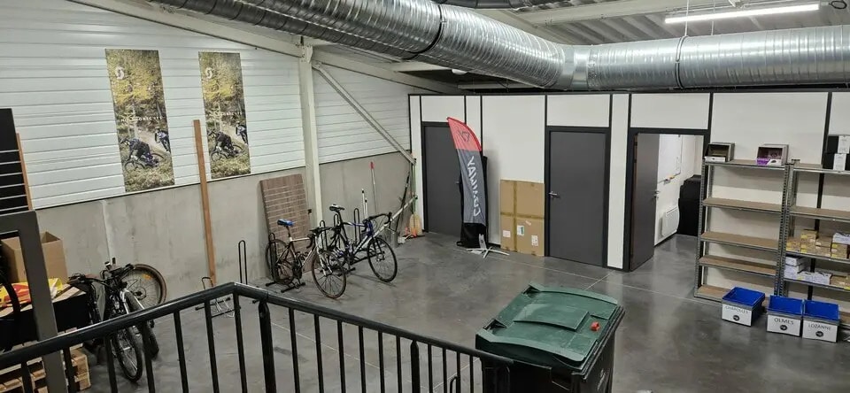 Local commercial dans Châtillon-sur-Chalaronne à louer - Photo de l’immeuble – Image 3 sur 3