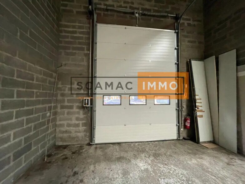 Industriel/Logistique dans à louer - Photo de l’immeuble – Image 3 sur 6