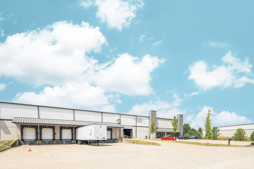 7101 Intermodal Dr, Louisville, KY à louer - Photo de l’immeuble – Image 2 sur 14