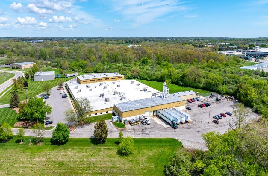 960 Woodland Dr, Saline, MI à louer - Photo de l’immeuble – Image 3 sur 6