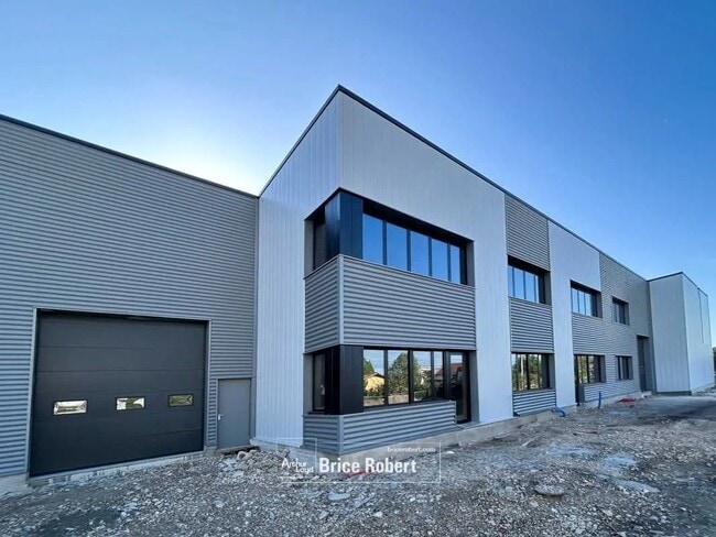 Plus de détails pour Local d'activités à louer