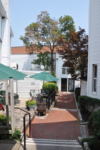 Plus de détails pour 64R Main St, New Canaan, CT - Bureau à louer