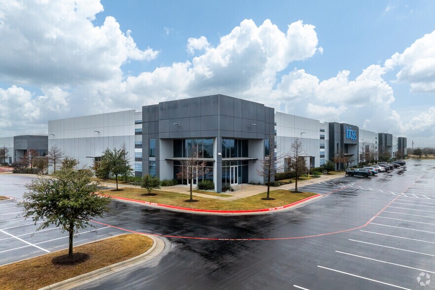 507 E Howard Ln, Austin, TX à louer - Photo principale – Image 1 sur 4
