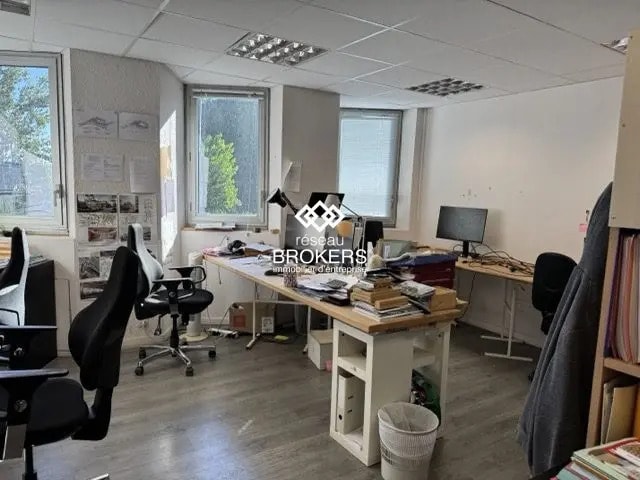Bureau dans Avignon à louer - Photo de l’immeuble – Image 1 sur 5