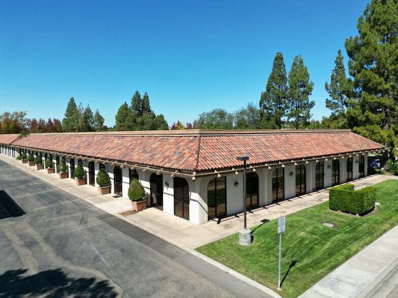 1020 Serpentine Ln, Pleasanton, CA à louer - Photo de l’immeuble – Image 3 sur 6