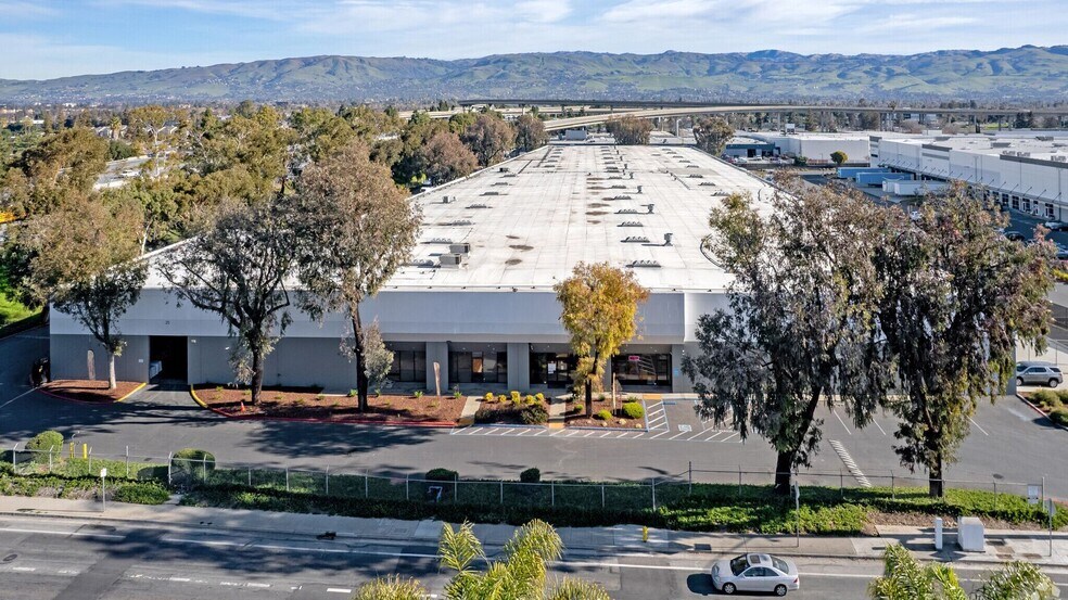 930-950 McLaughlin Ave, San Jose, CA à louer - Photo de l’immeuble – Image 2 sur 8