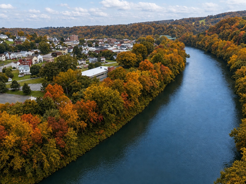 1 Kiski Ave, Leechburg, PA à vendre - Aérien – Image 1 sur 21