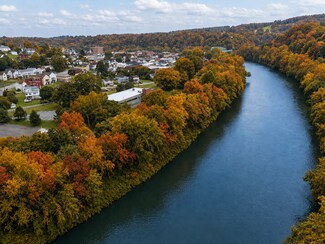 Plus de détails pour 1 Kiski Ave, Leechburg, PA - Bureau à vendre