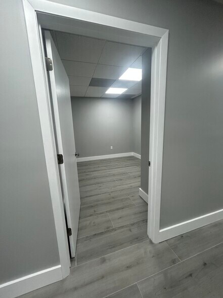 1749 NE 26th St, Fort Lauderdale, FL à louer - Photo de l’immeuble – Image 3 sur 17