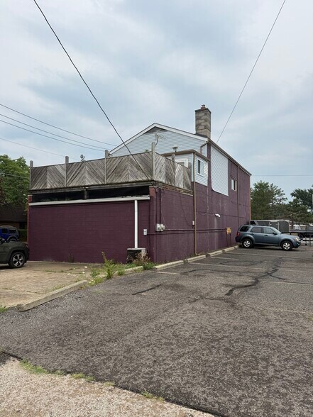 2300 Ford Ave, Wyandotte, MI à vendre - Photo de l’immeuble – Image 2 sur 7