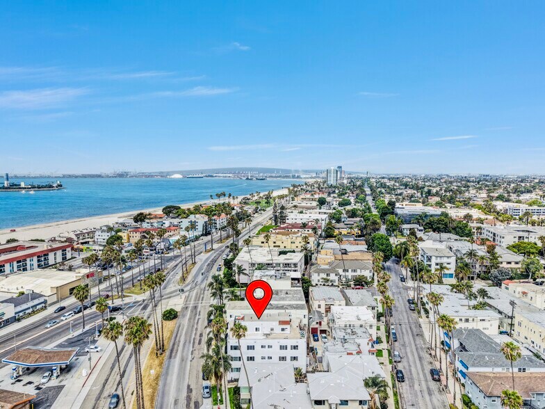 3921 E Livingston Dr, Long Beach, CA à vendre - Photo de l’immeuble – Image 1 sur 25