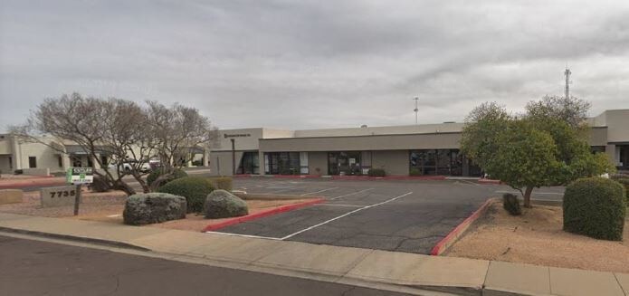 7735 E Gelding Dr, Scottsdale, AZ à louer - Photo de l’immeuble – Image 2 sur 10