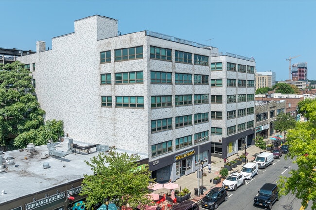 Plus de détails pour 200 Mamaroneck Ave, White Plains, NY - Bureau à louer