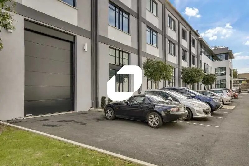 Bureau dans Ivry-sur-Seine à louer - Photo de l’immeuble – Image 3 sur 33