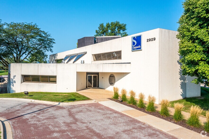 2929 Westown Pky, West Des Moines, IA à louer - Photo principale – Image 1 sur 4