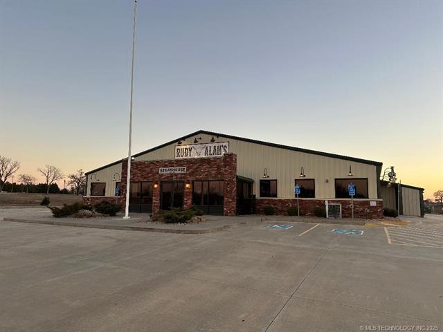 207 Commerce Dr, Wewoka, OK à vendre - Photo de l’immeuble – Image 3 sur 43