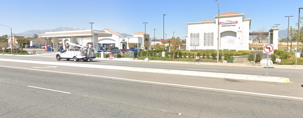 1186 W Foothill Blvd, Rialto, CA à vendre - Photo de l’immeuble – Image 2 sur 6