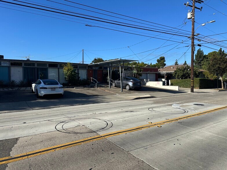 1126 N Flower St, Santa Ana, CA à vendre - Photo de l’immeuble – Image 3 sur 8