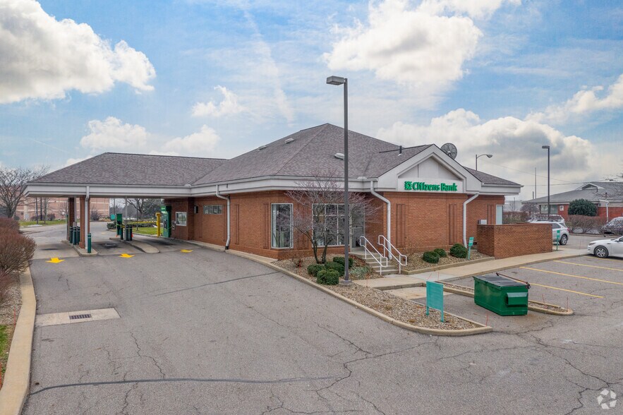 1165 E Waterloo Rd, Akron, OH à vendre - Photo de l’immeuble – Image 3 sur 8