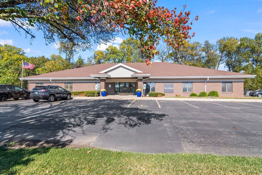 2509 W Iles Ave, Springfield, IL à louer - Photo principale – Image 1 sur 21