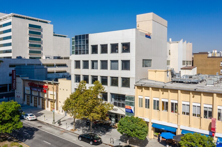 5657 Wilshire Blvd, Los Angeles, CA à louer - Photo de l’immeuble – Image 2 sur 4