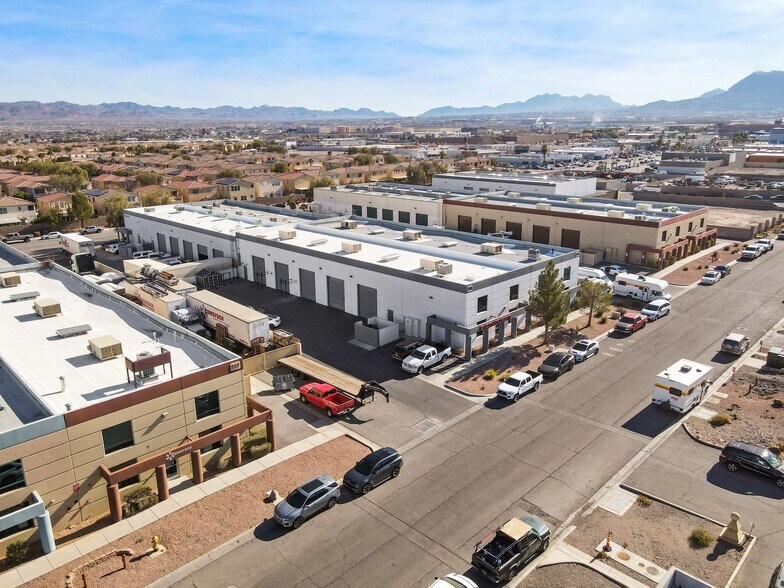 958 Empire Mesa Way, Henderson, NV à louer - Photo de l’immeuble – Image 2 sur 3