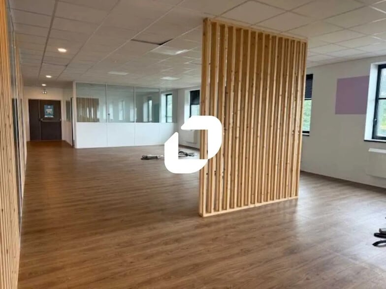 Bureau dans SAINT-OUEN-L'AUMONE à louer - Photo de l’immeuble – Image 1 sur 16