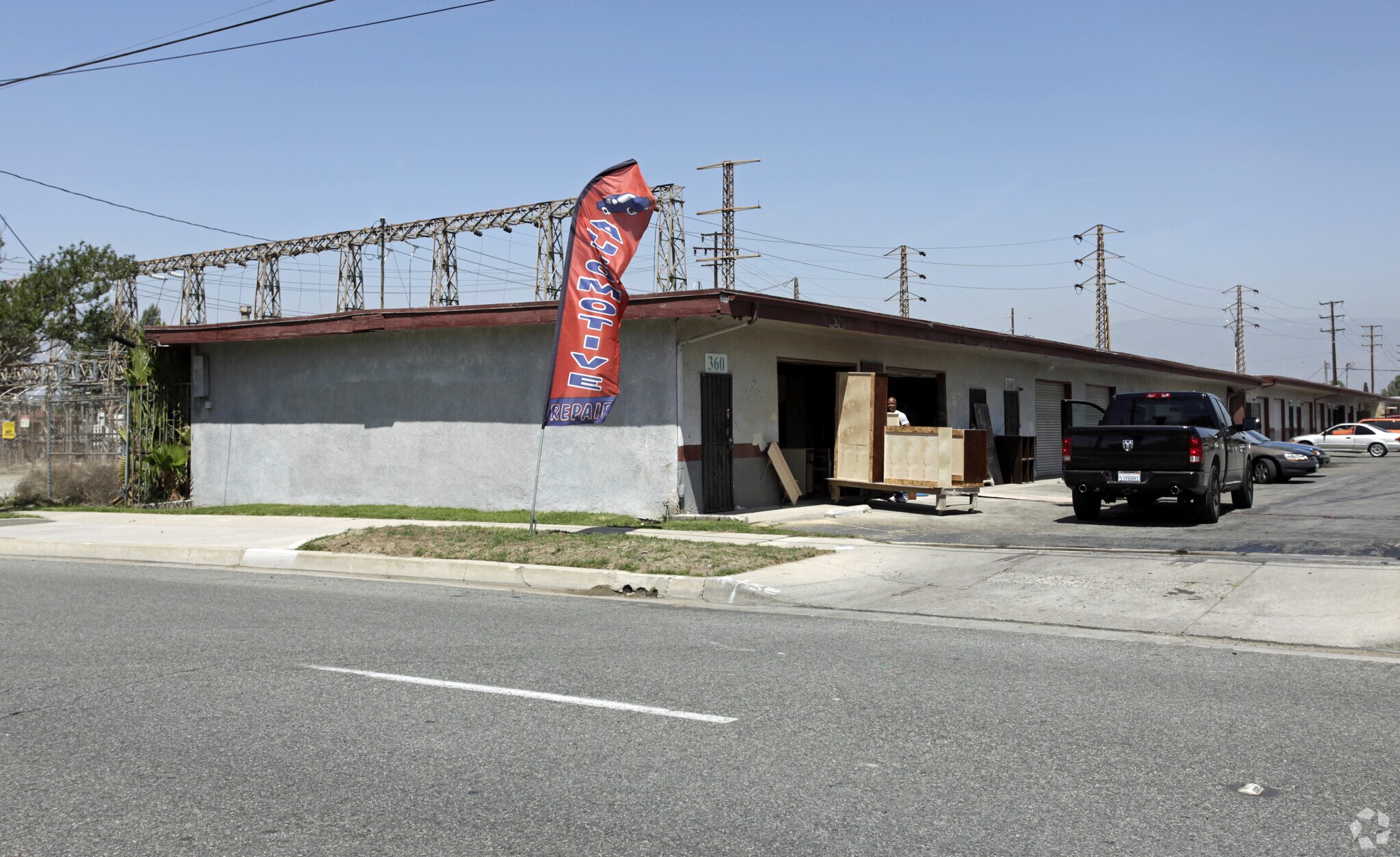 360-368 E Rialto Ave, San Bernardino, CA à louer Photo principale– Image 1 sur 8
