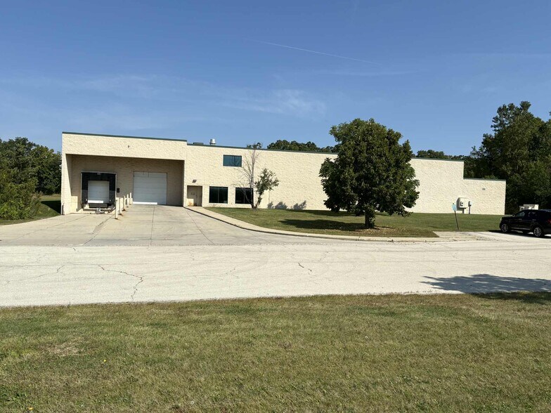 9980 S Oakwood Park Dr, Franklin, WI à vendre - Photo de l’immeuble – Image 2 sur 15