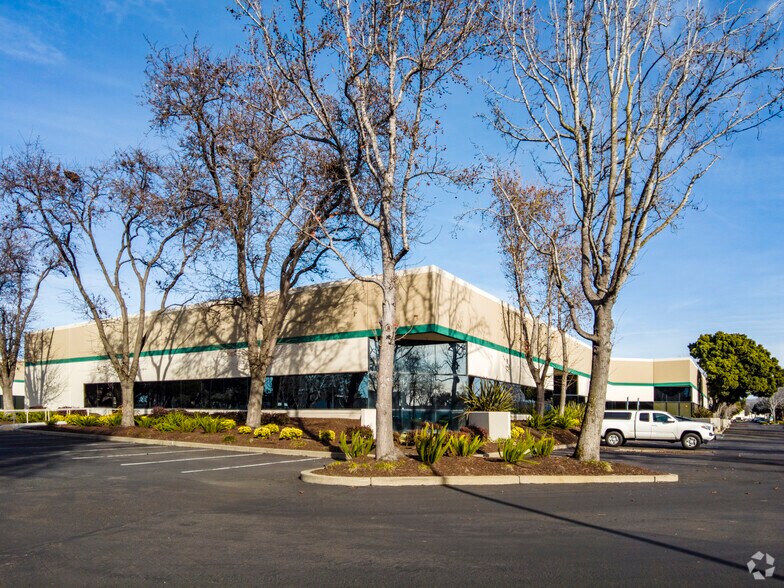 2373-2389 Lincoln Ave, Hayward, CA à louer - Photo de l’immeuble – Image 3 sur 4