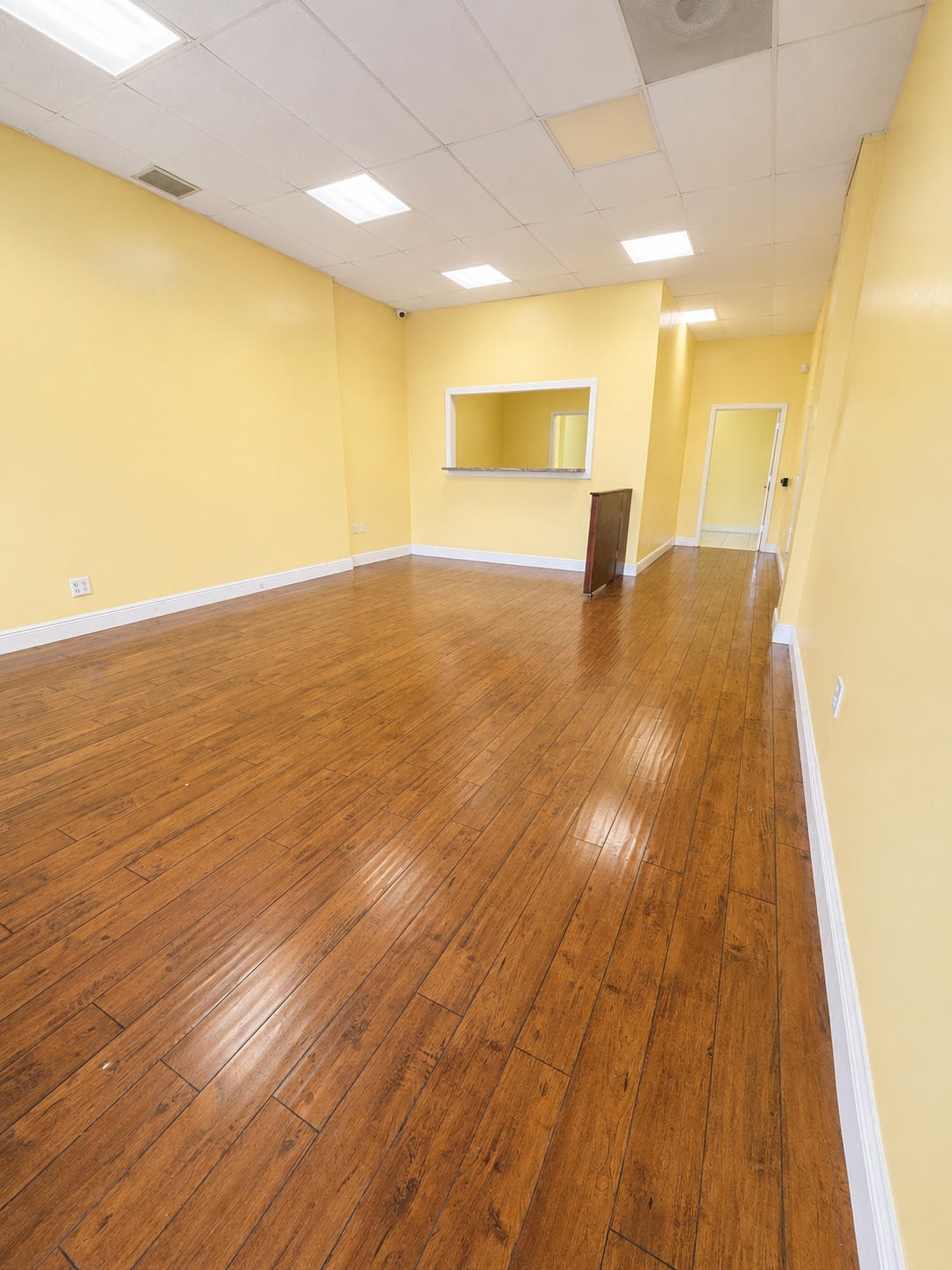 429 W Hallandale Beach Blvd, Hallandale, FL à louer Photo intérieure– Image 1 sur 12