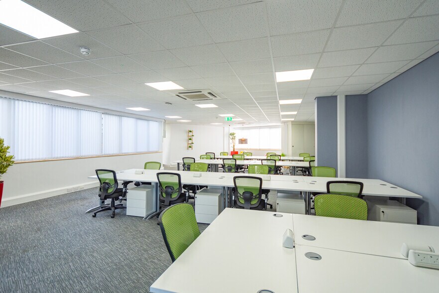 Tudor Sq, West Bridgford à louer - Photo de l’immeuble – Image 1 sur 12