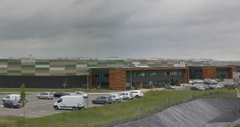 18 Allée Du Grand Totem - Rd1006, Saint-Quentin-Fallavier à louer - Photo de l’immeuble – Image 2 sur 19