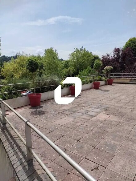 Bureau dans Jouy-en-Josas à louer - Photo de l’immeuble – Image 2 sur 9