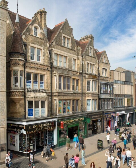 Cornmarket St and Frewin Court portefeuille de 3 biens à vendre sur LoopNet.fr - Photo principale – Image 2 sur 3