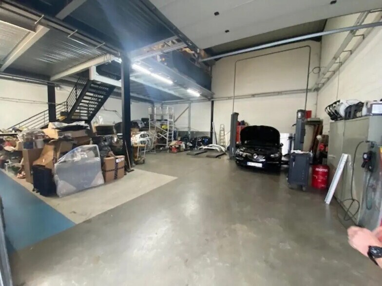 Local d'activités dans SAINT-OUEN-L'AUMONE à vendre - Photo intérieure – Image 3 sur 4