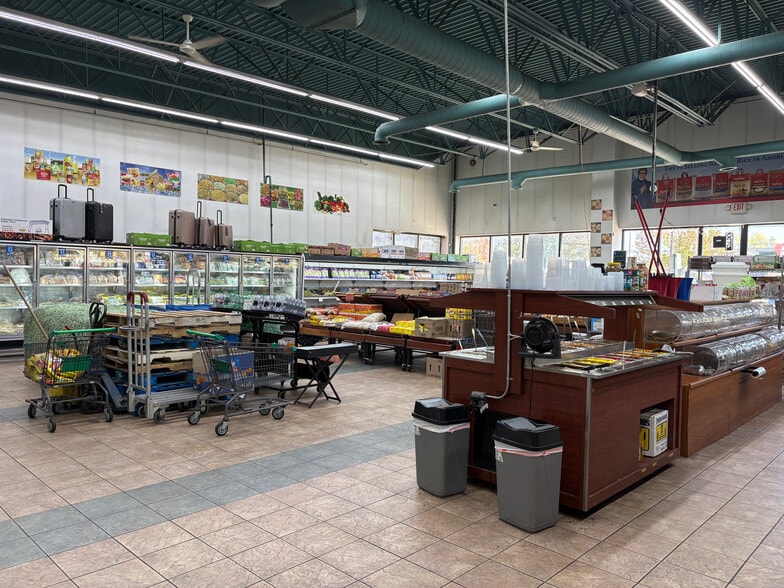 37821 Mound Rd, Sterling Heights, MI à vendre - Photo intérieure – Image 3 sur 18