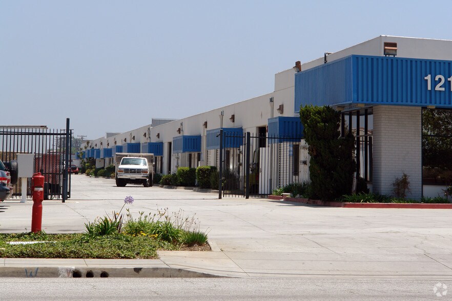 12150 Bloomfield Ave, Santa Fe Springs, CA à louer - Photo de l’immeuble – Image 3 sur 4