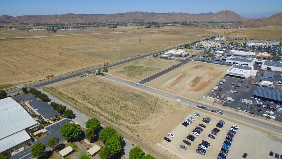 Warren Rd & Auto Mall Dr, Hemet, CA à vendre - Aérien – Image 3 sur 7