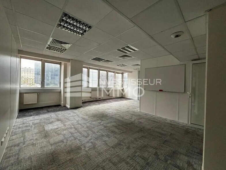 Bureau dans Fontenay-sous-Bois à louer - Photo de l’immeuble – Image 3 sur 5