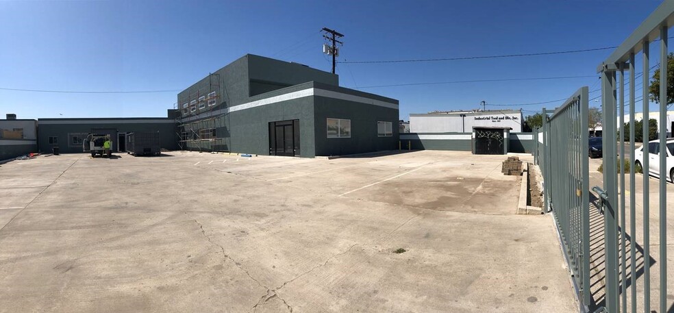 1404 E Saint Gertrude Pl, Santa Ana, CA à vendre - Photo de l’immeuble – Image 2 sur 8