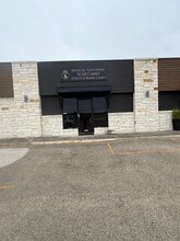 1500 FM 2673, Canyon Lake, TX à louer Photo de l’immeuble– Image 2 sur 8