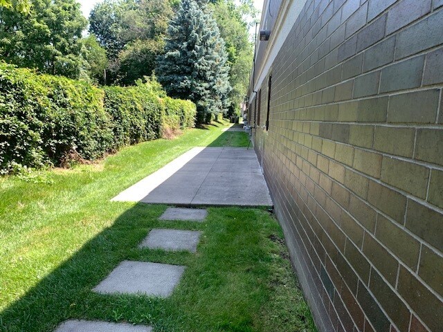 19805-19821 Farmington Rd, Livonia, MI à louer - Photo de l’immeuble – Image 3 sur 6
