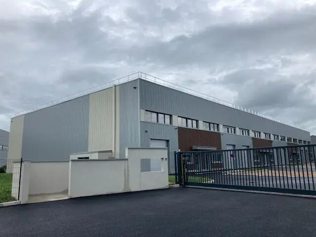 Local d’activités dans COURNON-D'AUVERGNE à louer Photo de l’immeuble– Image 1 sur 7