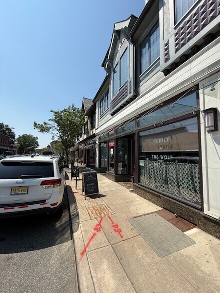 622 Valley Rd, Upper Montclair, NJ à louer - Photo de l’immeuble – Image 3 sur 4