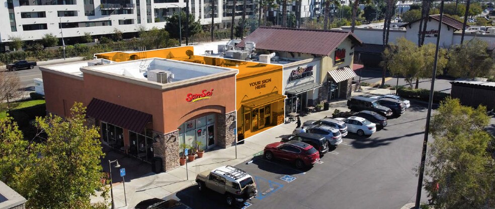 9243 Winnetka Ave, Chatsworth, CA à louer - Photo de l’immeuble – Image 2 sur 7