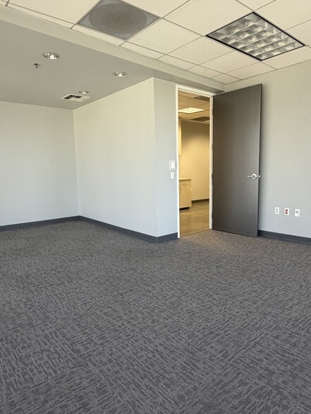 620 N Brand Blvd, Glendale, CA à louer - Photo intérieure – Image 3 sur 9
