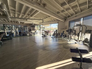 3233-3249 Associated Rd, Fullerton, CA à louer Photo intérieure– Image 1 sur 6