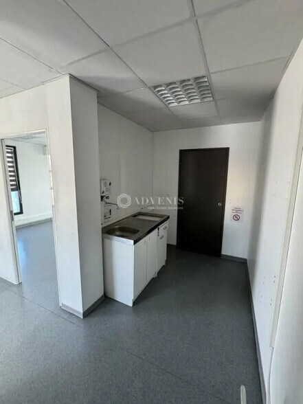 Bureau dans Nîmes à louer - Photo de l’immeuble – Image 3 sur 8