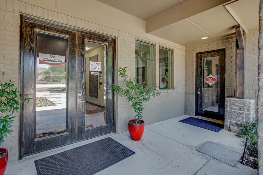 2960 Long Prairie Rd, Flower Mound, TX à louer - Photo de l’immeuble – Image 3 sur 9